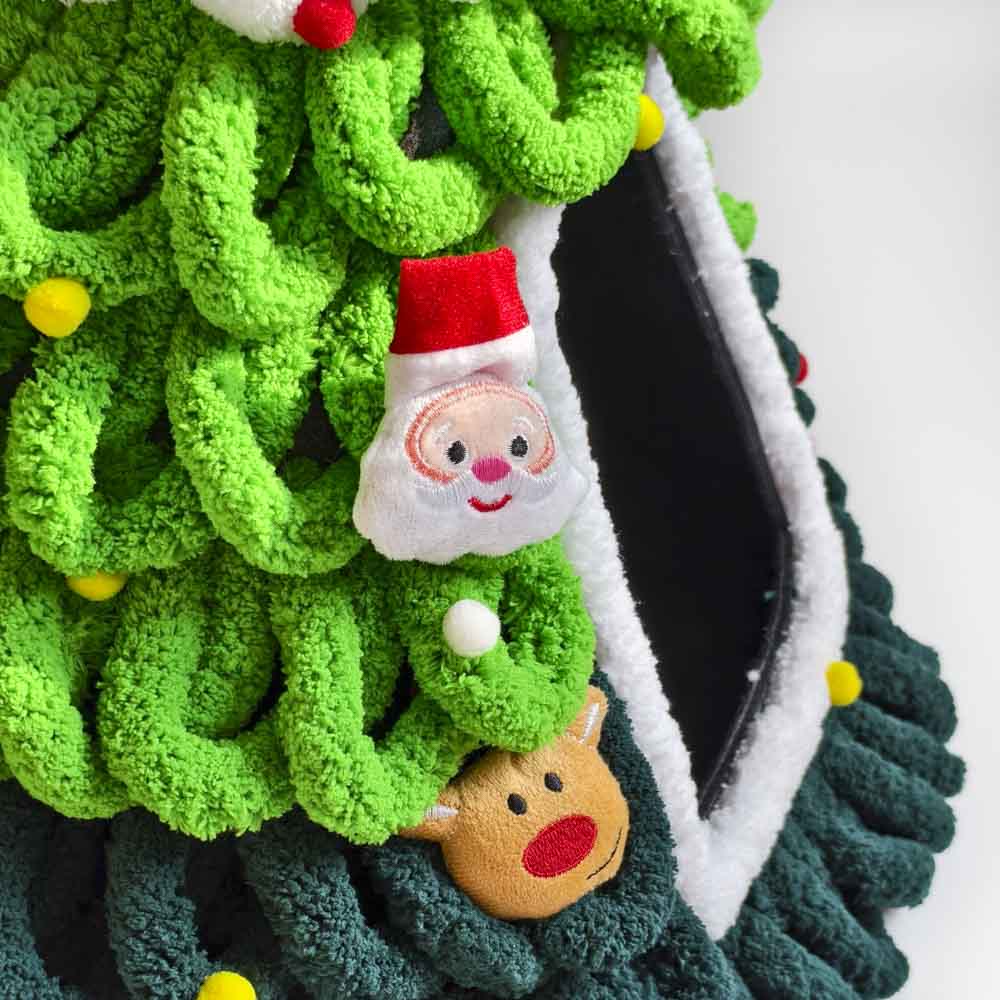 Christmas Tree-Shaped Felt Bunny Hideout with Mat – Spacious, Stable & Festive