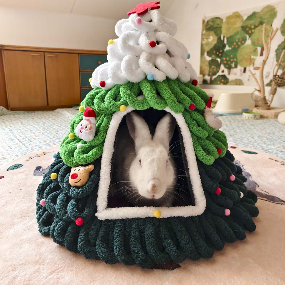 Christmas Tree-Shaped Felt Bunny Hideout with Mat – Spacious, Stable & Festive